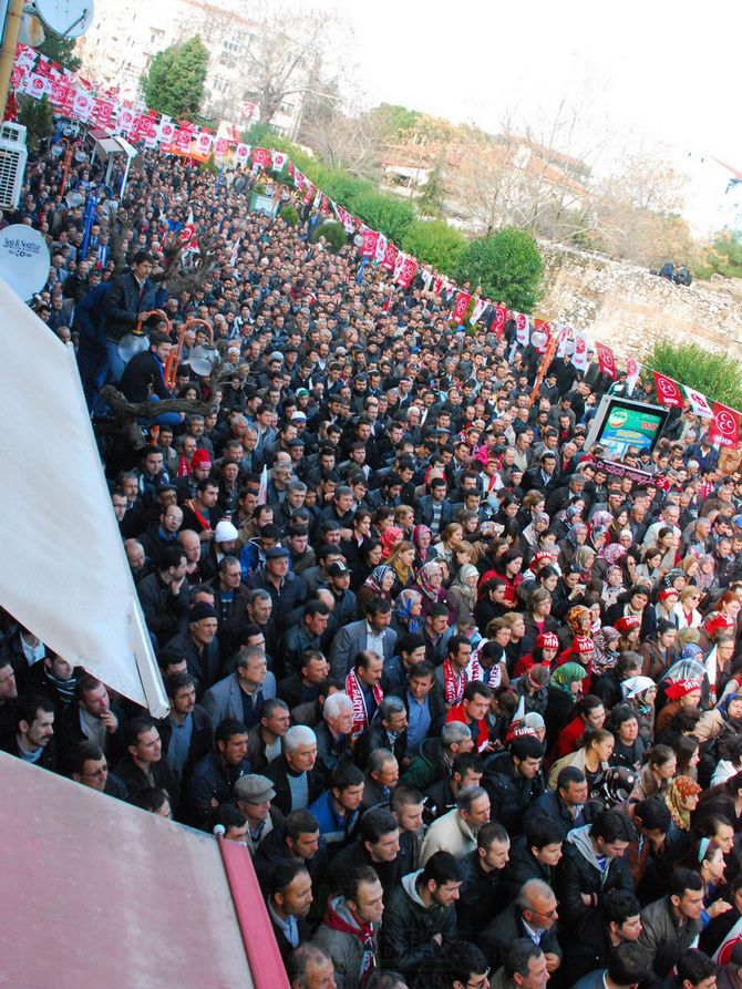 MHP LİDERi DEVLET BAHÇELİ AKHİSARLILAR İLE BULUŞTU